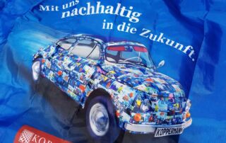 Bildbearbeitung für Werbemittel: Einkaufstasche bedruckt am Strand