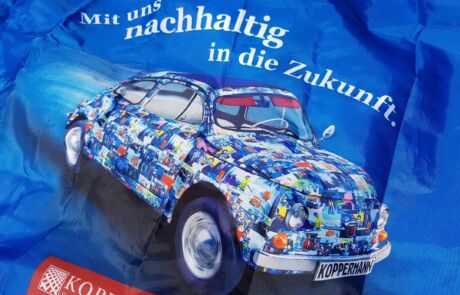 Bildbearbeitung für Werbemittel: Einkaufstasche bedruckt am Strand