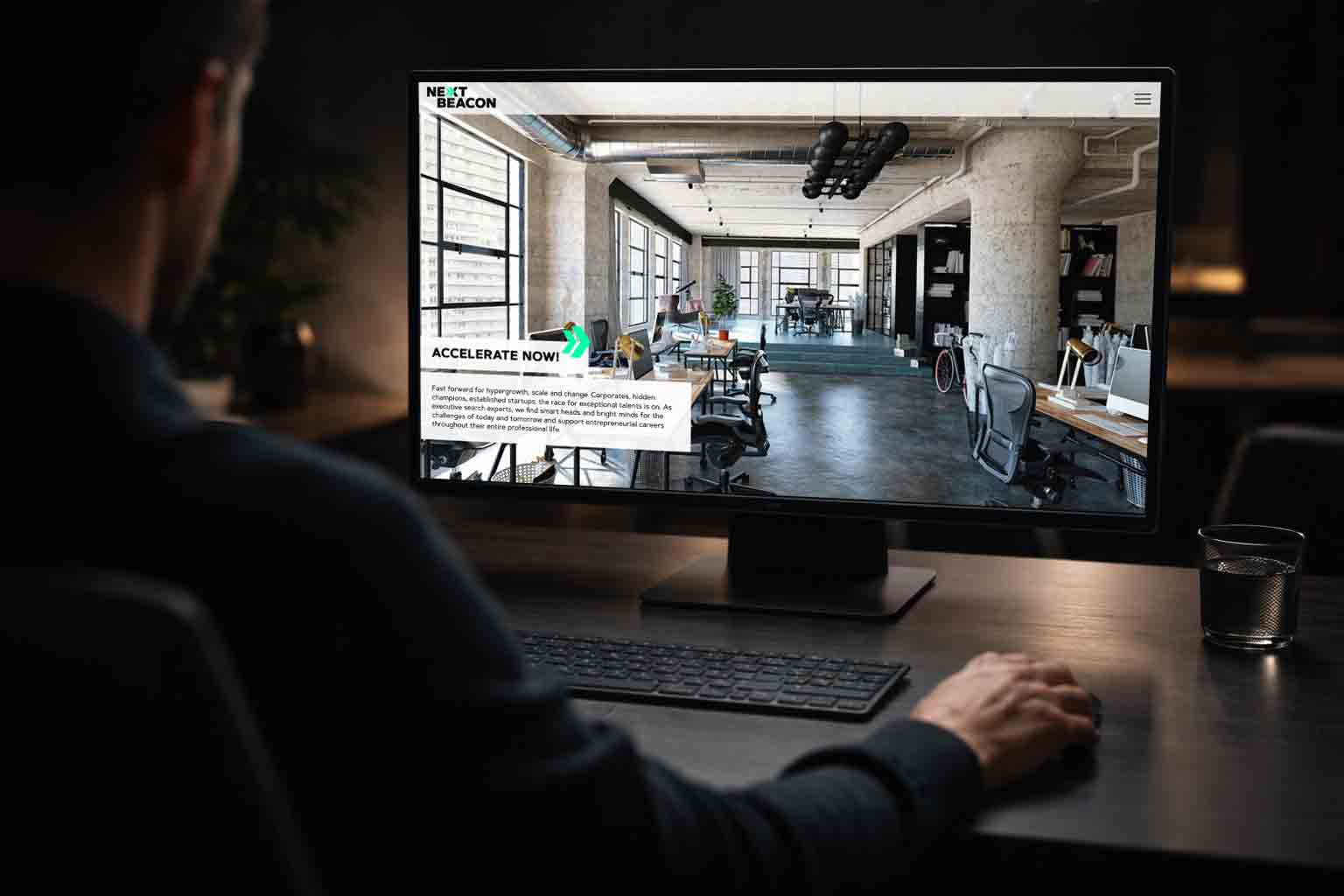 Designleistungen - Webseiten Gestaltung über die Schulter des Designers